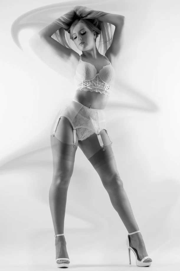 Nylon Dreams 6 Strap Suspender Belt White - Image 2